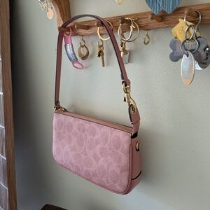 Coach Plaza 18 In Signature Jacquard Pink